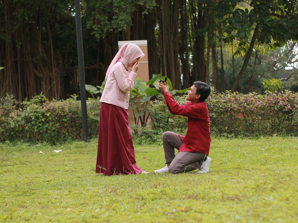 Fahmi & dian komitmen